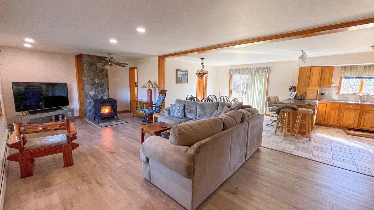 Photo of Livingroom in East Central Franklin