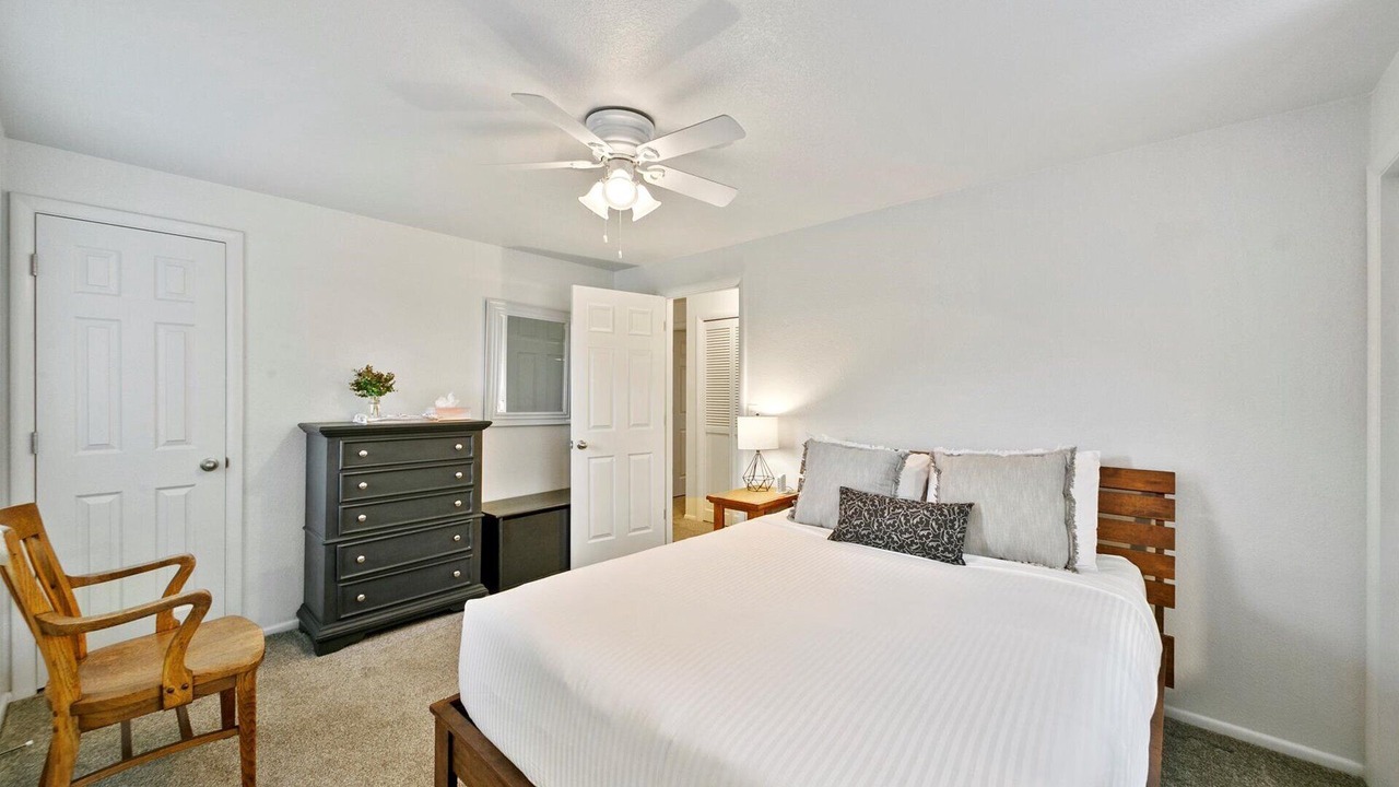Photo of Bedroom in Depot Bench