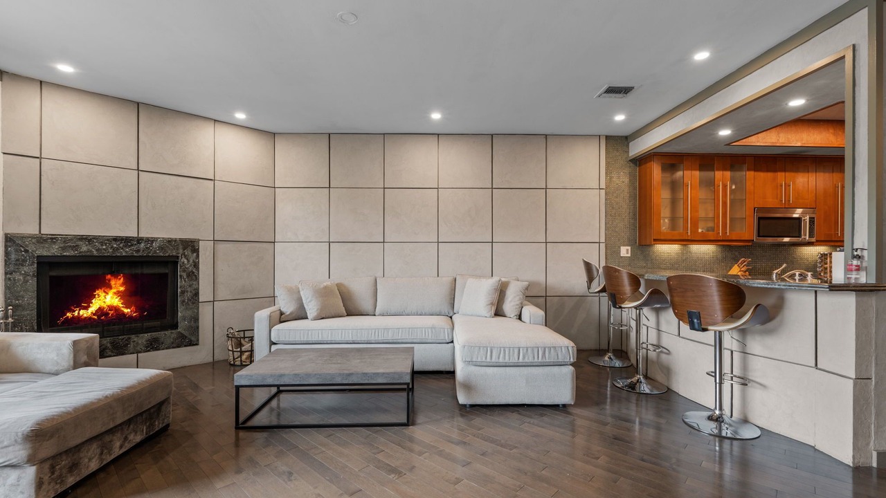 Photo of Livingroom in West Los Angeles