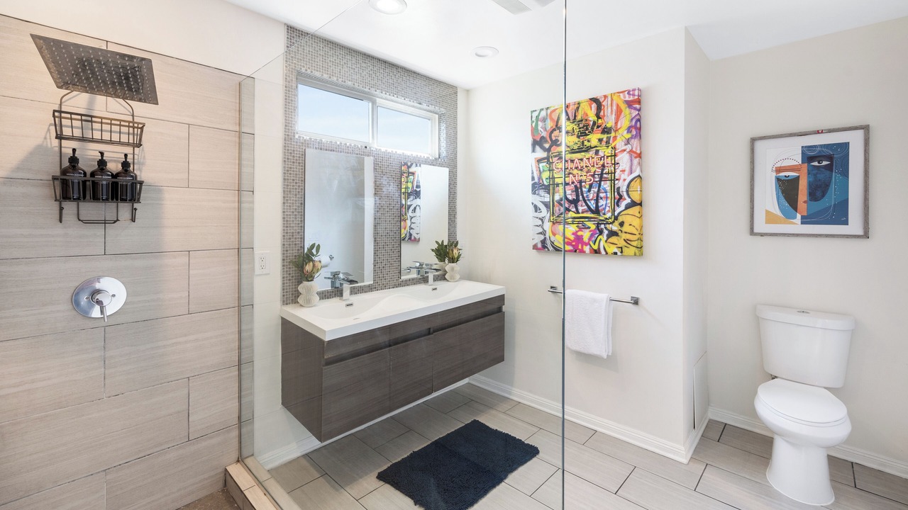 Photo of Bathroom in Ladera Heights
