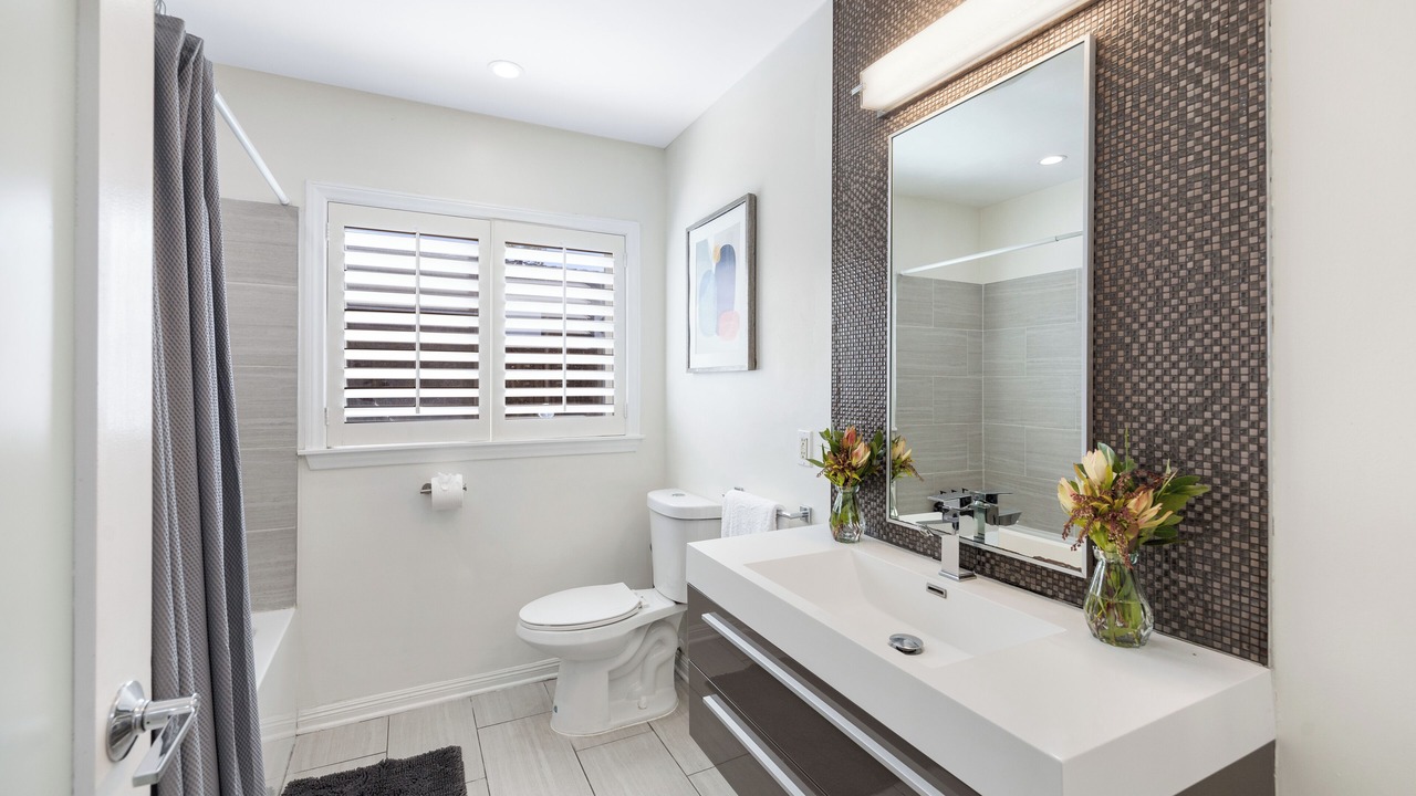 Photo of Bathroom in Ladera Heights