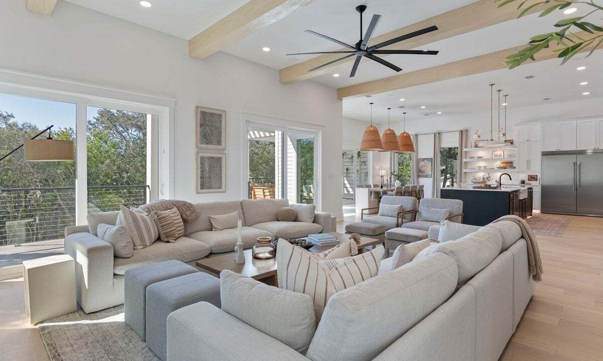 Photo of Livingroom in Dune Allen Beach