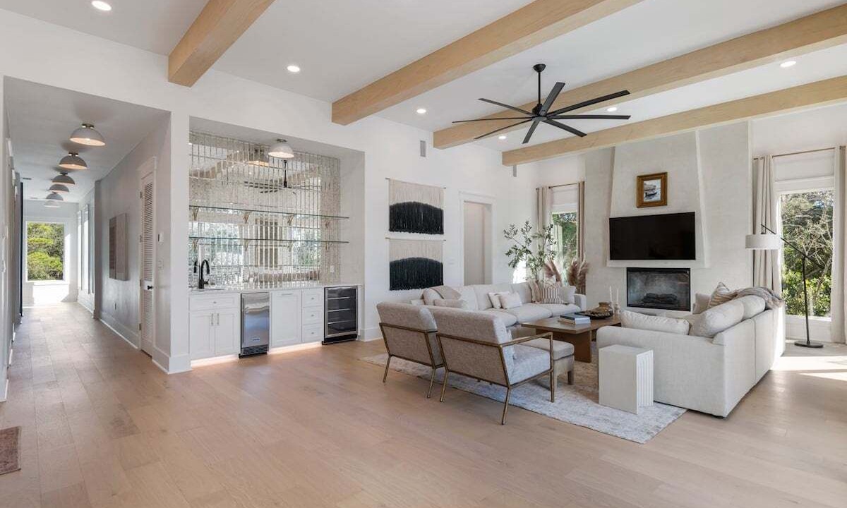 Photo of Livingroom in Dune Allen Beach