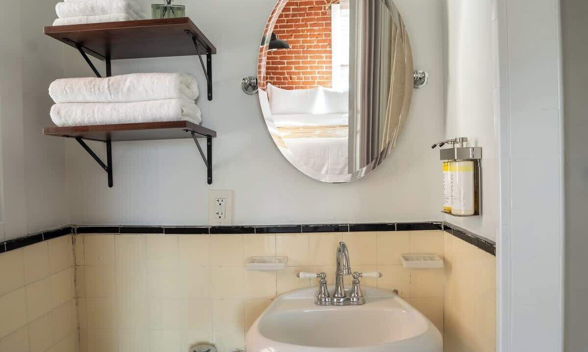 Photo of Bathroom in Hollywood