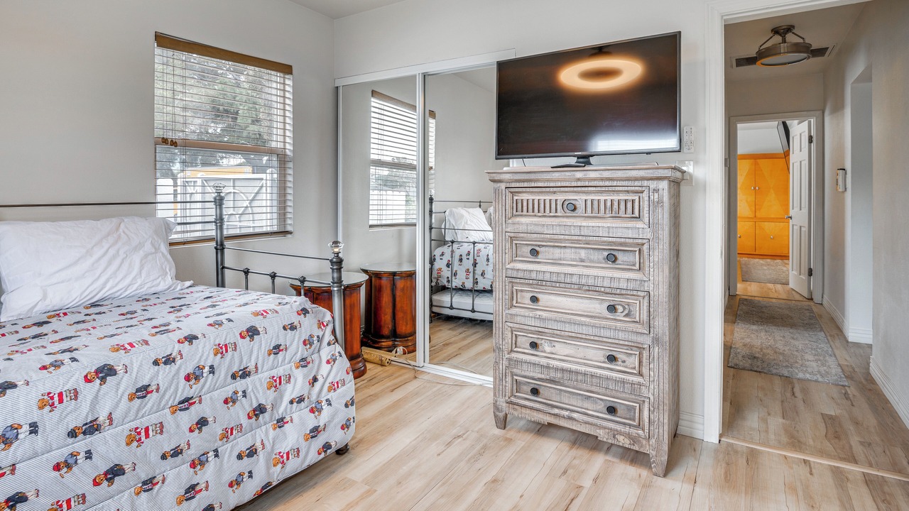 Photo of Bedroom in Baldwin Hills