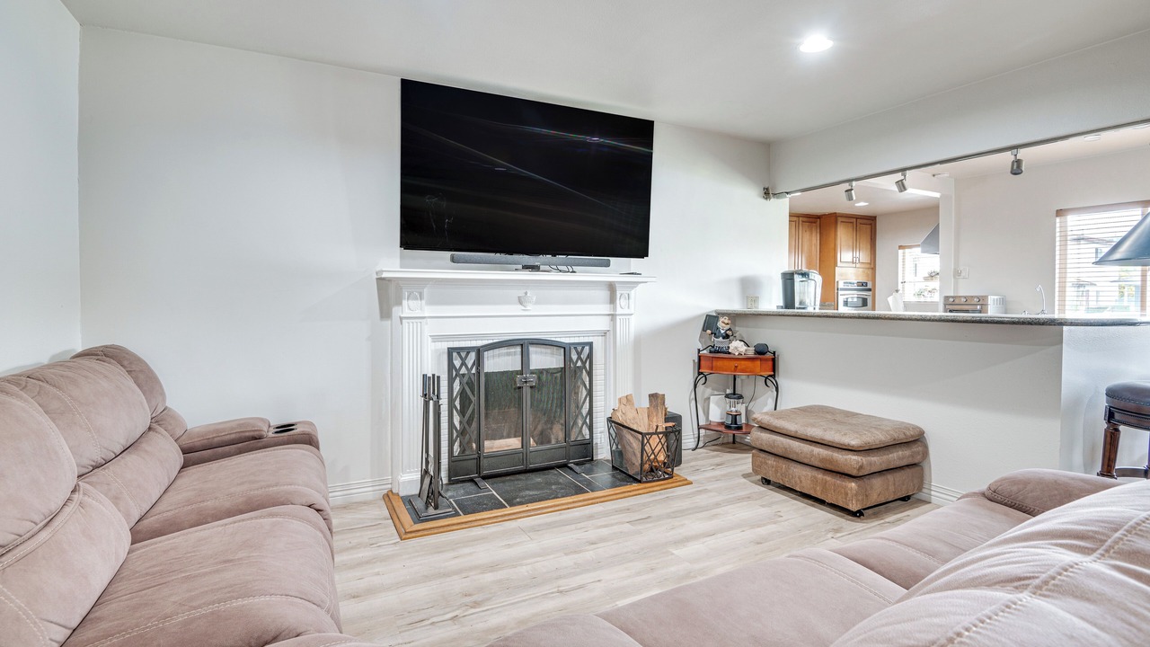 Photo of Bedroom in Baldwin Hills