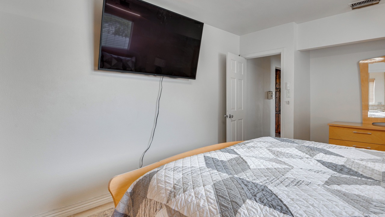 Photo of Bedroom in Baldwin Hills