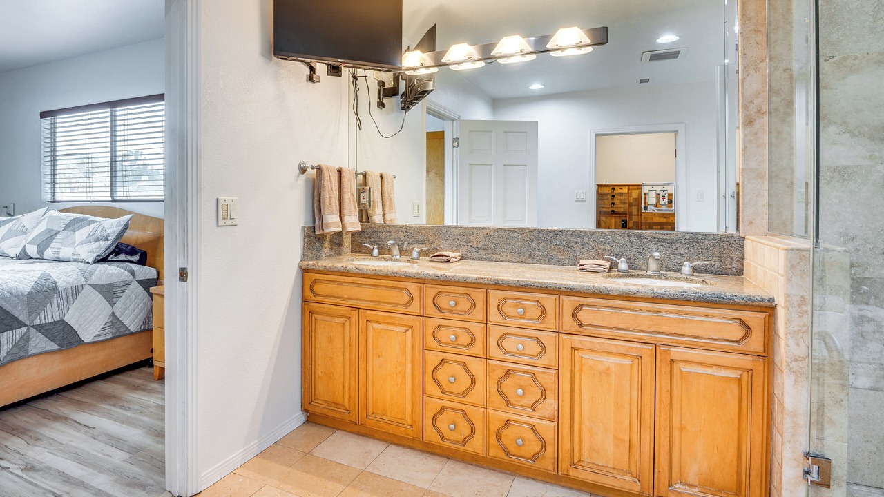 Photo of Bathroom in Baldwin Hills
