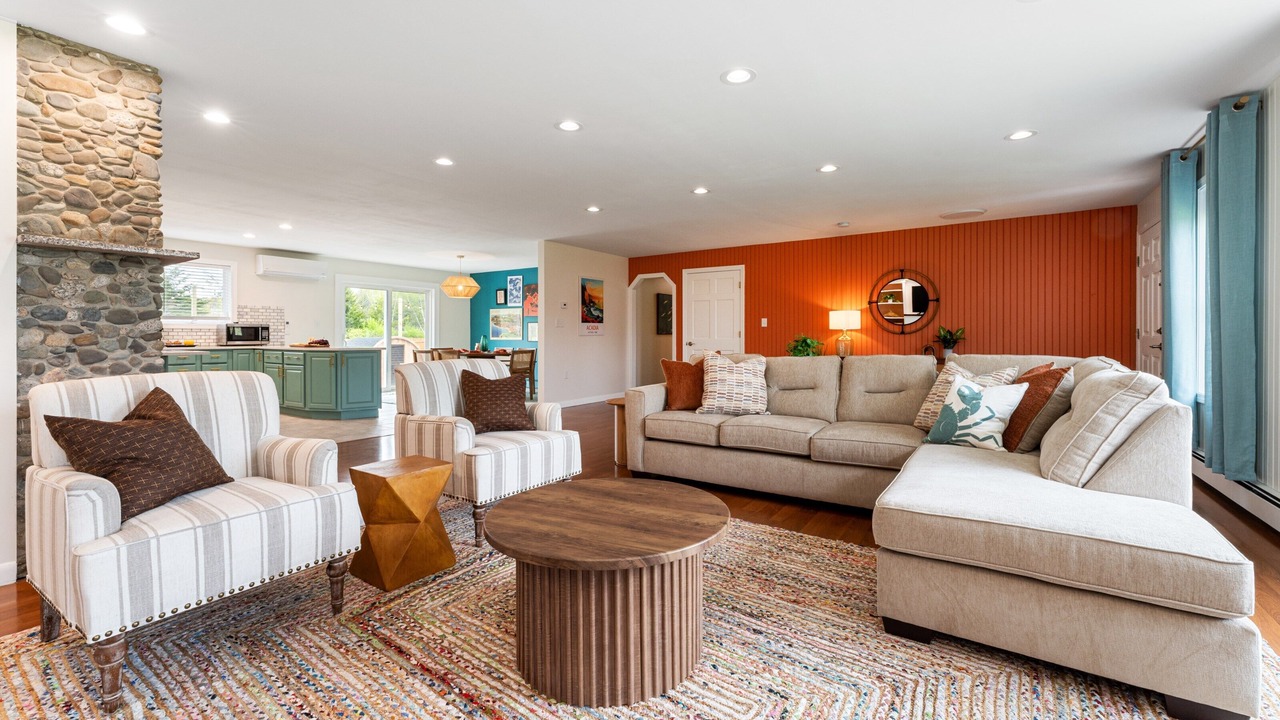 Photo of Livingroom in Lamoine