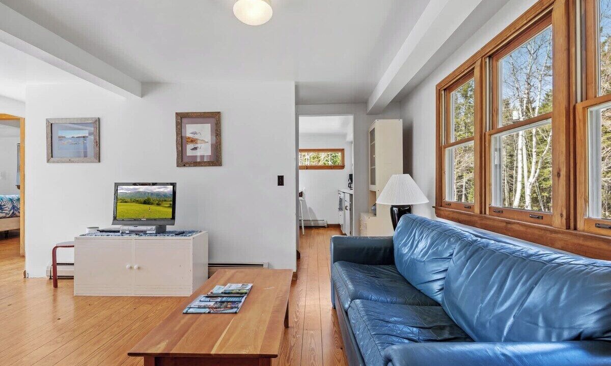 Photo of Livingroom in Surry