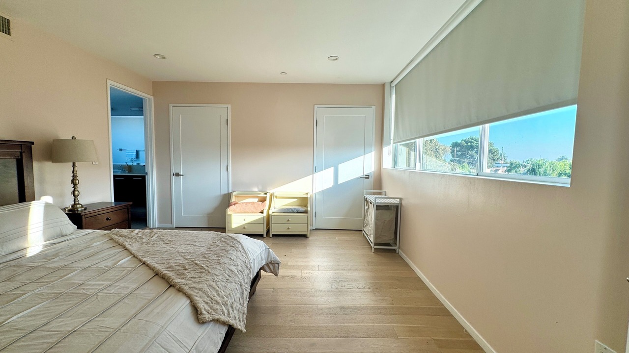 Photo of Bedroom in Mid-Wilshire