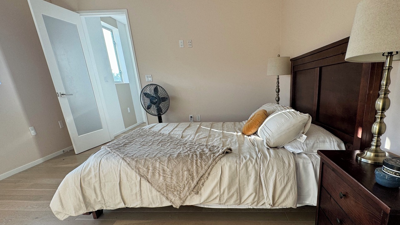 Photo of Bedroom in Mid-Wilshire