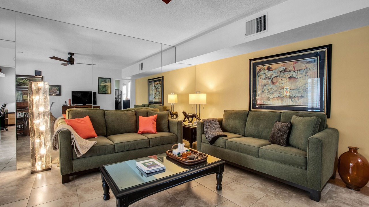 Photo of Livingroom in Historic Tennis Club