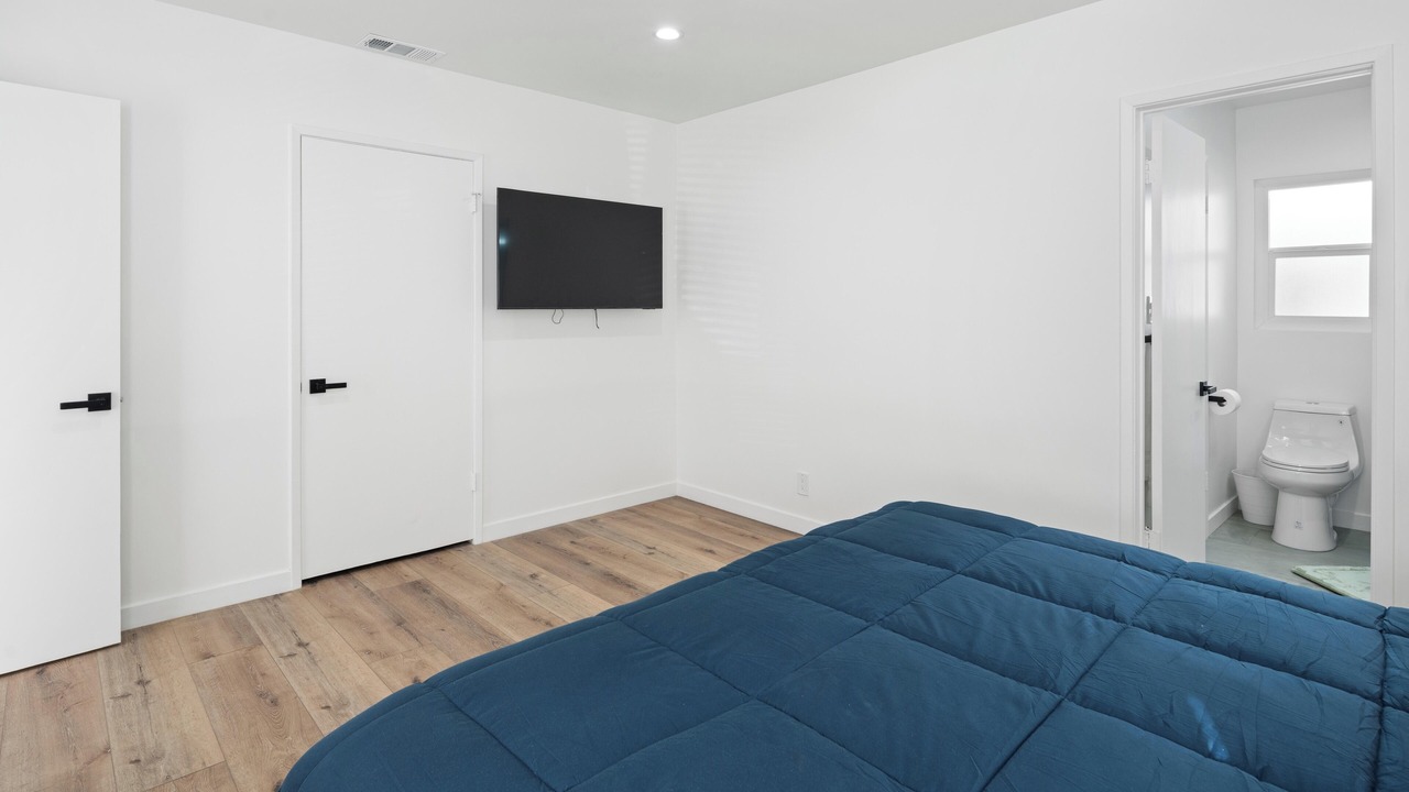 Photo of Bedroom in Valley Glen