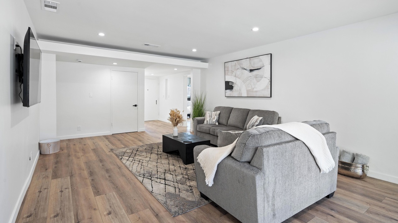 Photo of Livingroom in Valley Glen