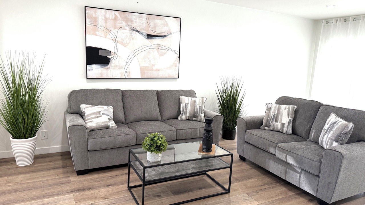 Photo of Livingroom in Valley Glen