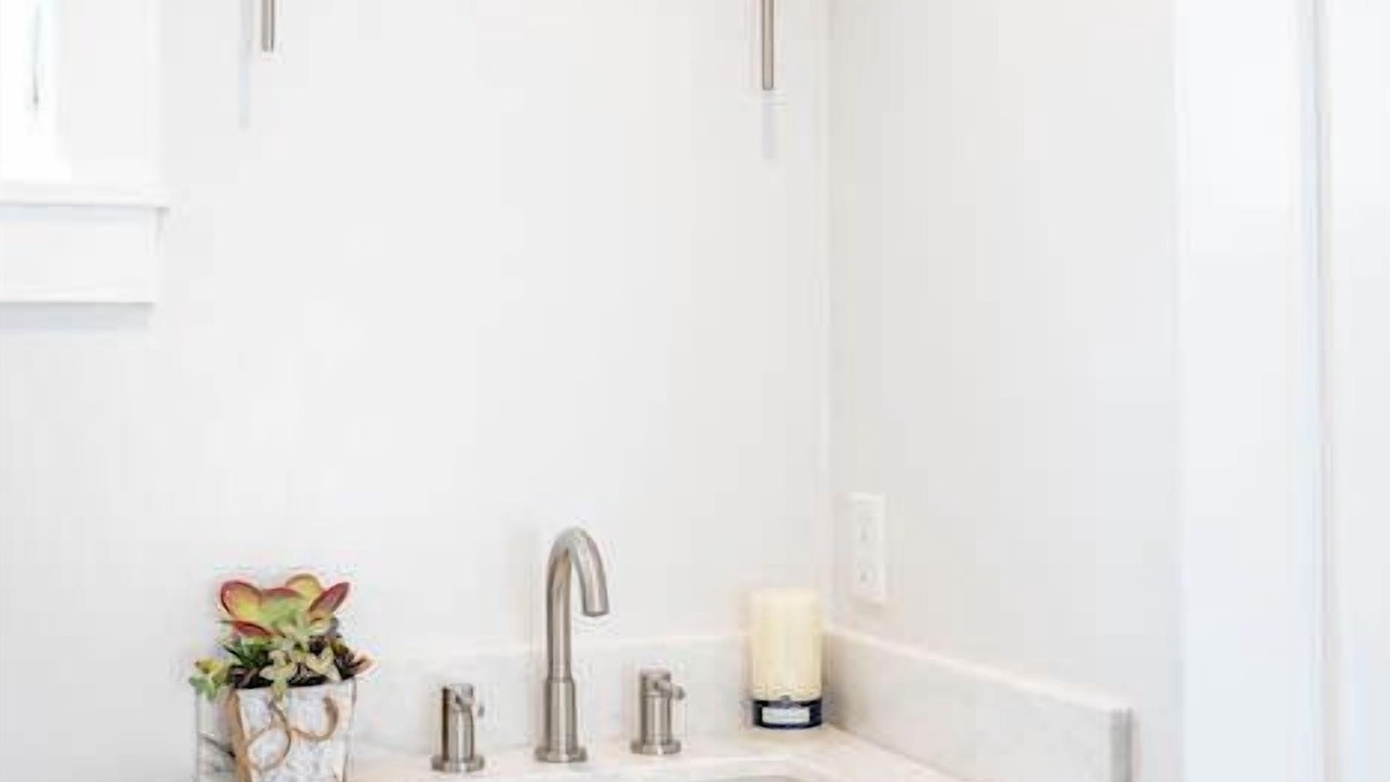 Photo of Bathroom in Corona del Mar