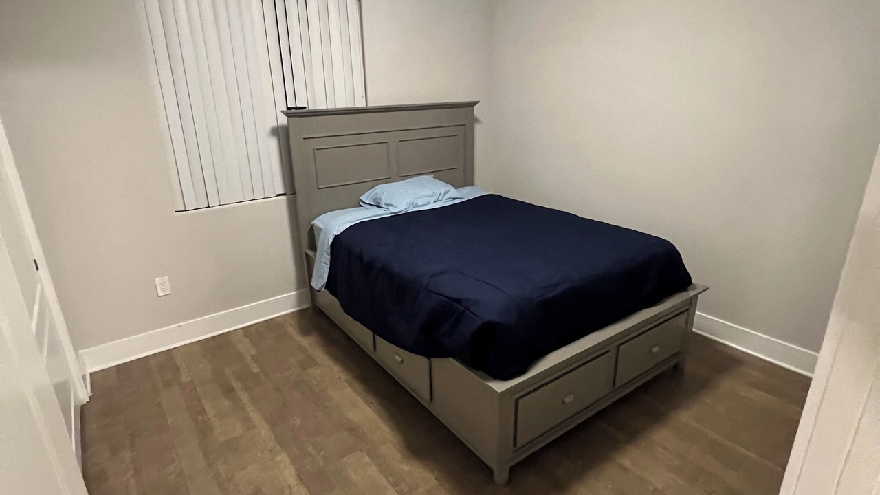 Photo of Bedroom in Greater Wilshire - Hancock Park