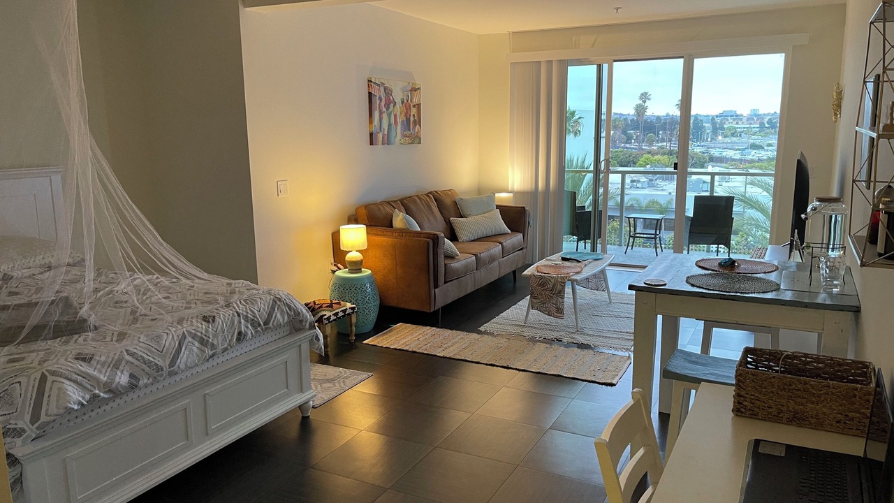 Photo of Livingroom in Culver - West