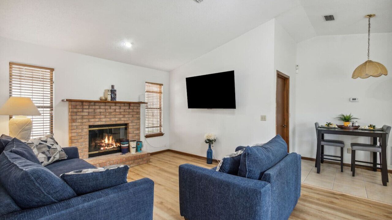 Photo of Livingroom in Northside