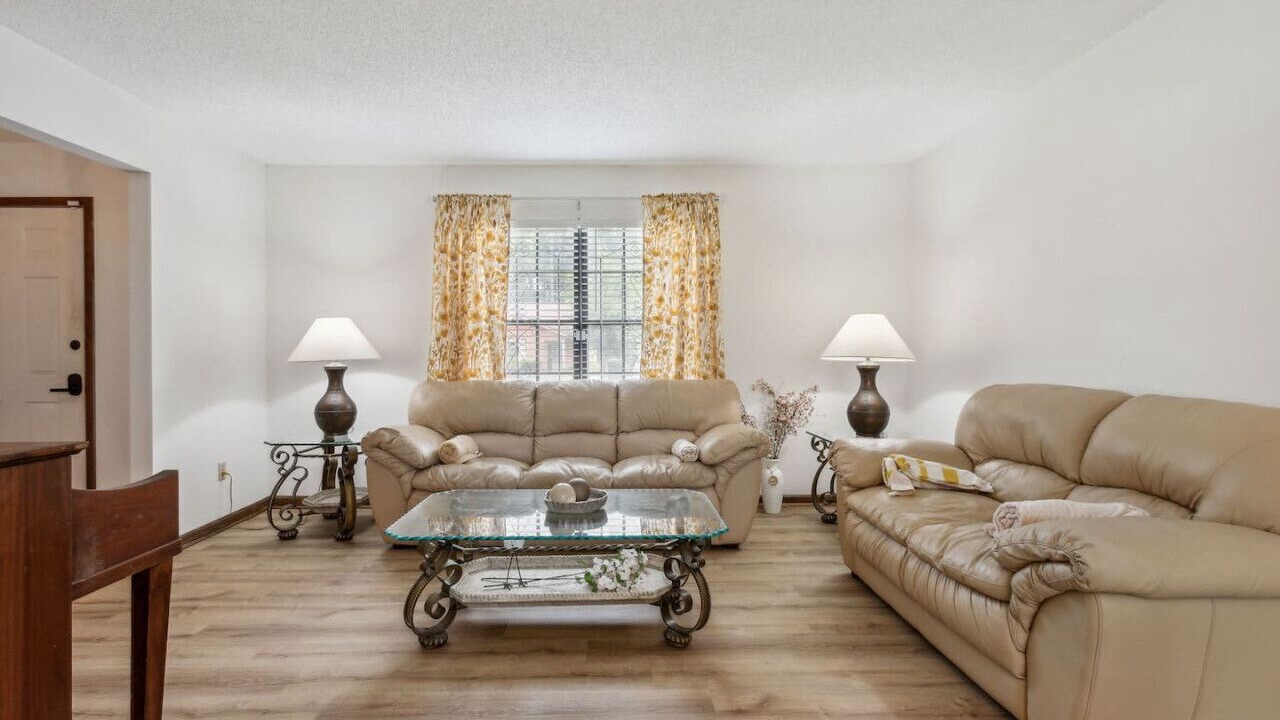 Photo of Livingroom in Northside