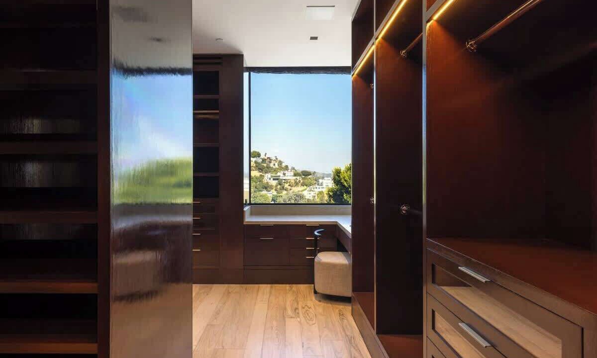 Photo of Others in Hollywood Hills West