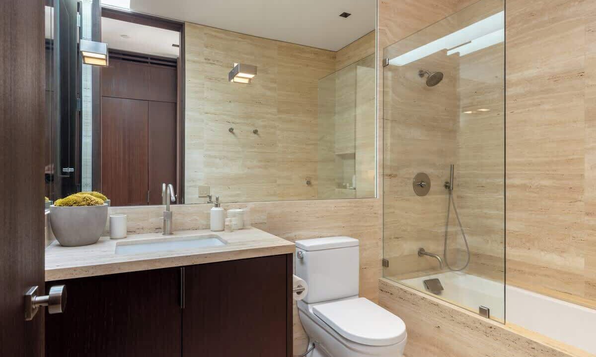 Photo of Bathroom in Hollywood Hills West