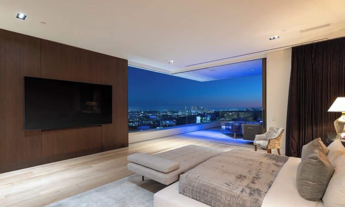 Photo of Others in Hollywood Hills West