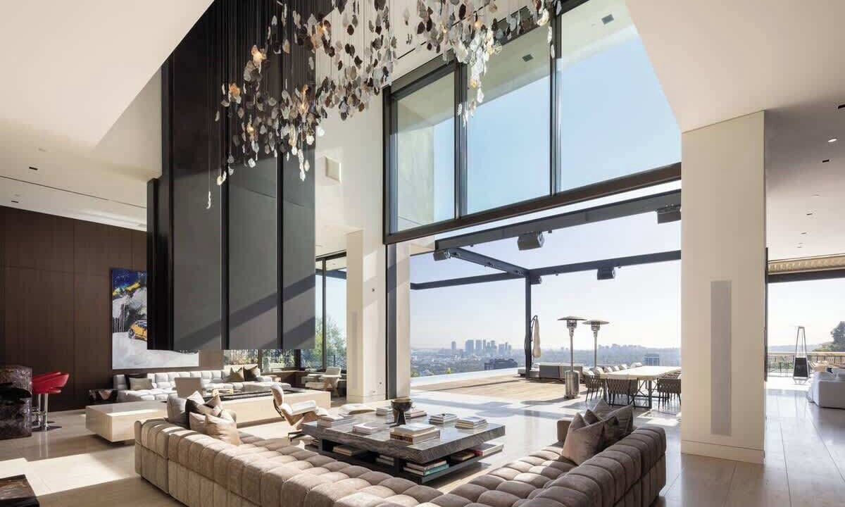 Photo of Others in Hollywood Hills West