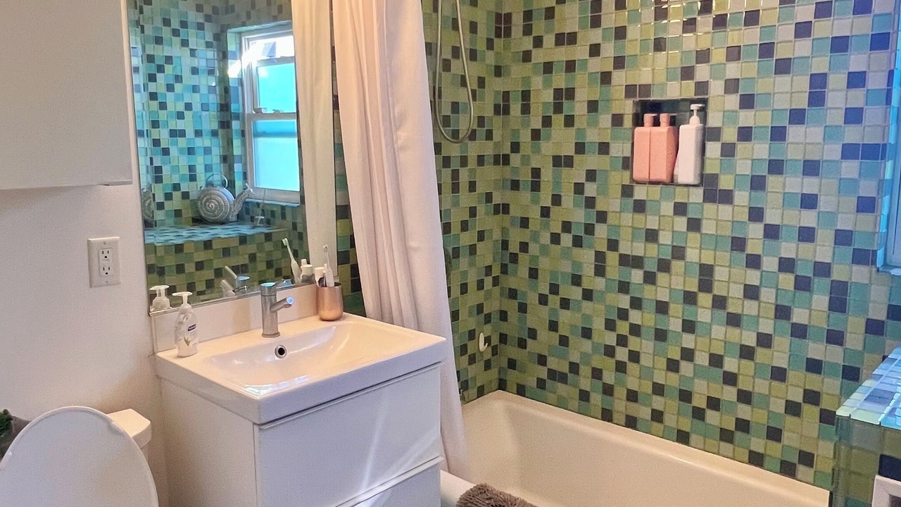 Photo of Bathroom in Mar Vista