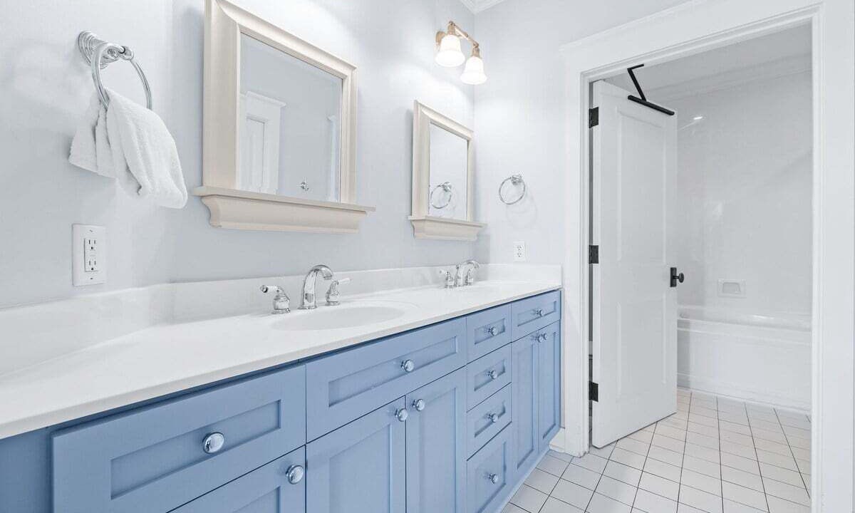 Photo of Bathroom in Beach District