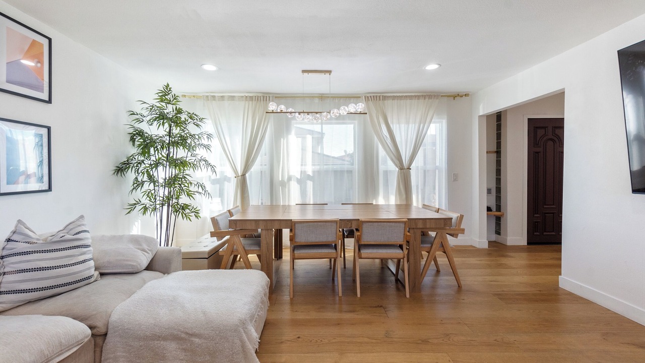 Photo of Livingroom in Crenshaw