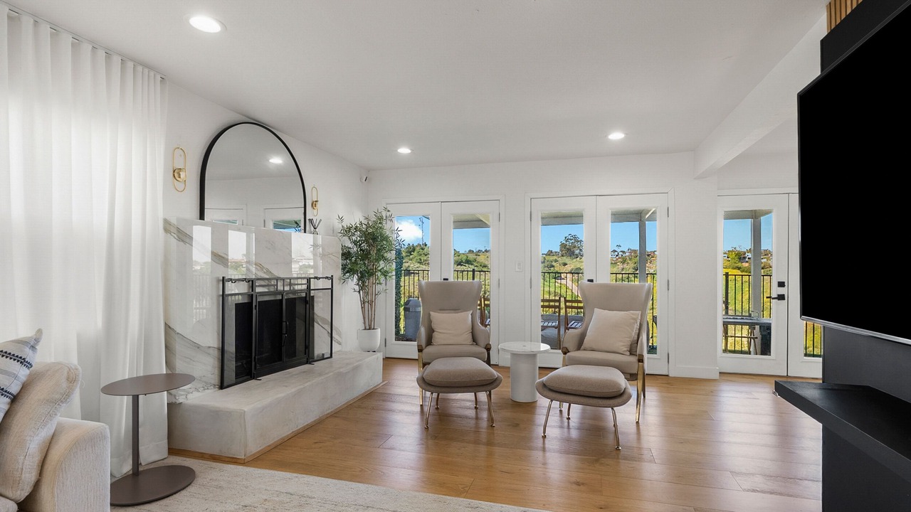 Photo of Livingroom in Crenshaw
