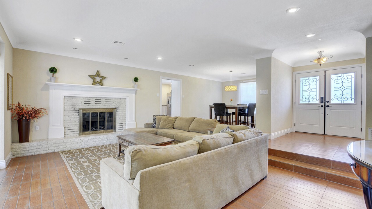 Photo of Livingroom in McNeil Estates