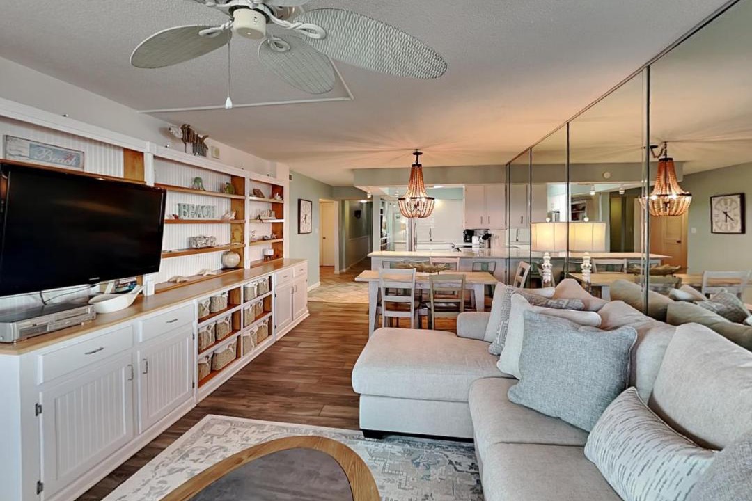 Photo of Livingroom in Biltmore Beach