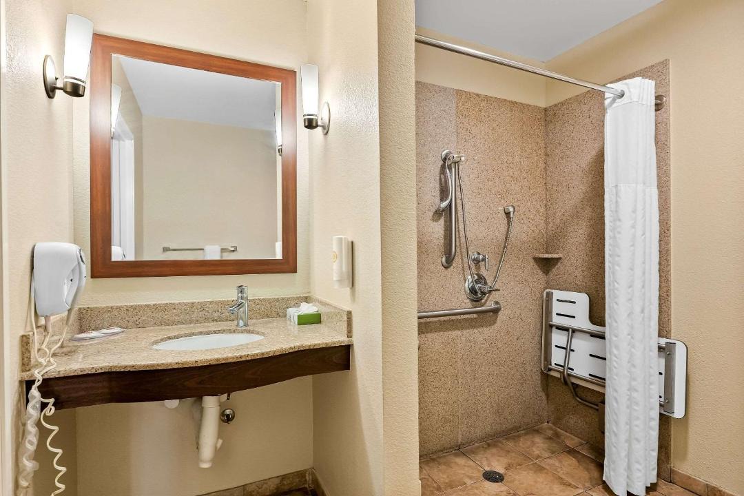 Photo of Bathroom in Callaway