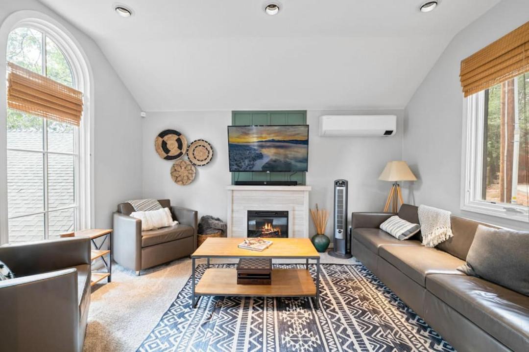 Photo of Livingroom in Green Valley Lake