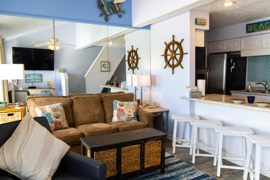 Photo of Livingroom in Biltmore Beach