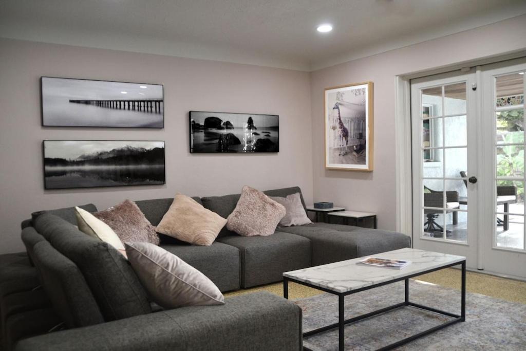 Photo of Livingroom in Arlington Park
