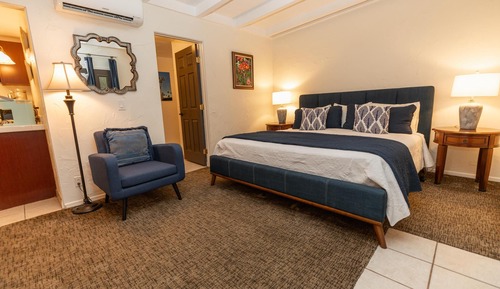 Suite, 1 King Bed, Pool View