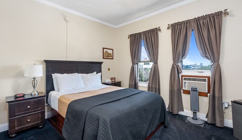 Deluxe Room, 1 Queen Bed, Non Smoking