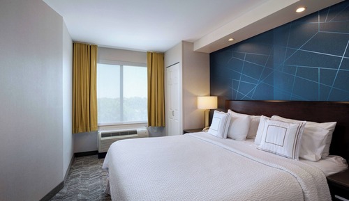 Suite, Multiple Beds (Mobility Accessible, Roll-In Shower)