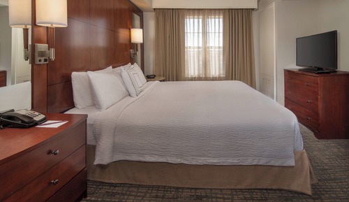 Suite, 1 Bedroom (Mobility/Hearing Access, Roll-In Shwr)