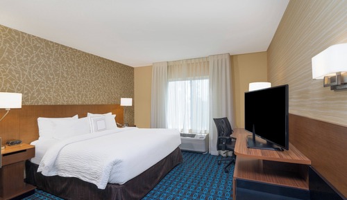 Room, 1 King Bed, Hearing Accessible (Roll-in Shower)