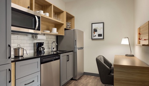 Studio, 1 King Bed, Roll-in Shower (Communications, Mobility)
