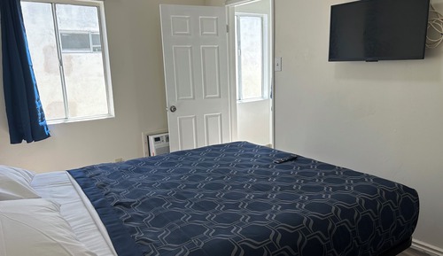 Basic Room, 1 Queen Bed