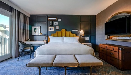 Deluxe Room, 1 King Bed, Balcony, Pool View