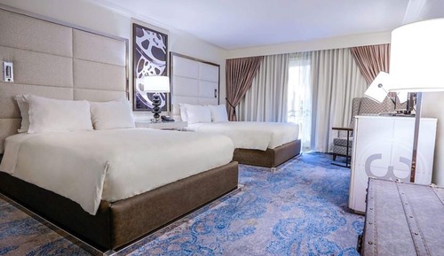 Deluxe Room, 2 Double Beds, Pool View