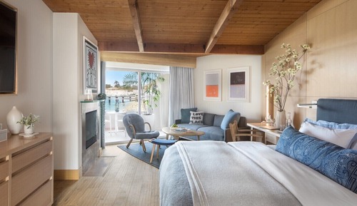 Room, 1 King Bed, Balcony, Harbor View (Fireplace)