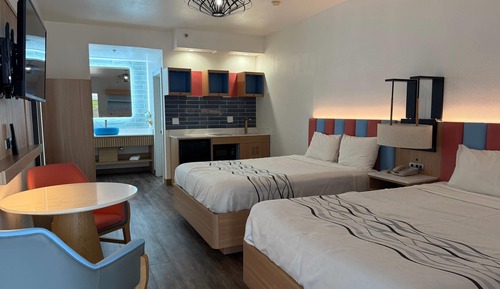 Suite, 2 Queen Beds, Non Smoking